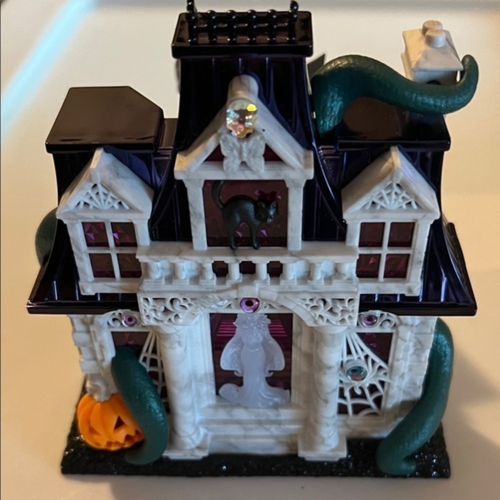 Bath & Body Works Halloween Haunted Chateau Projector Wallflower Decor Plug In